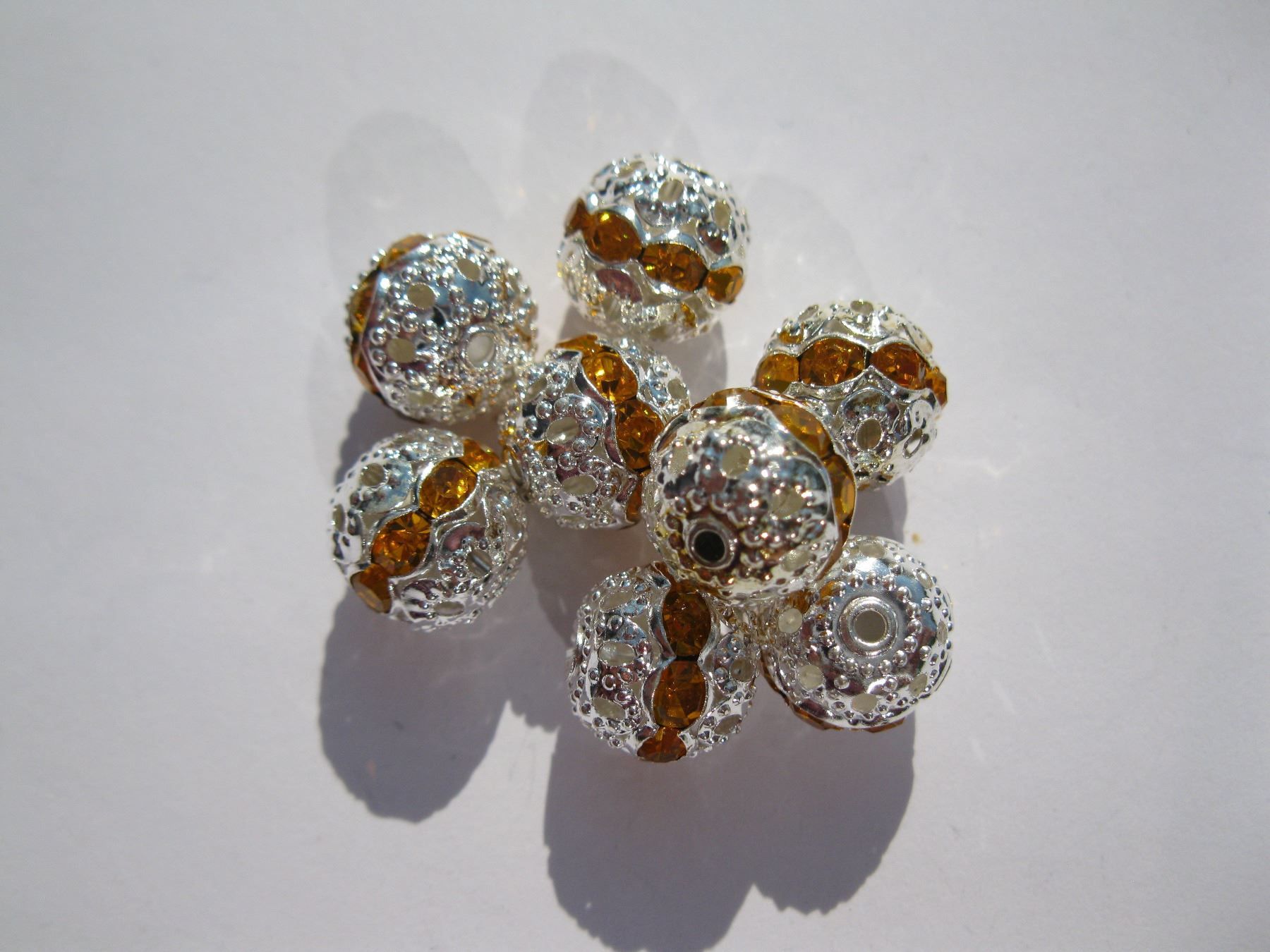 Perle (finte): 5 Filigrane Metallperlen, versilbert, mit gelbem Strass 10mm – Nuovo e nell'imballaggio originale da St. Margarethen TG venduto da LuanaKa 1