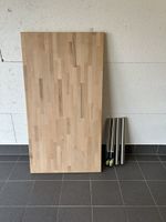 Holztisch mit abnehmbaren Beinen