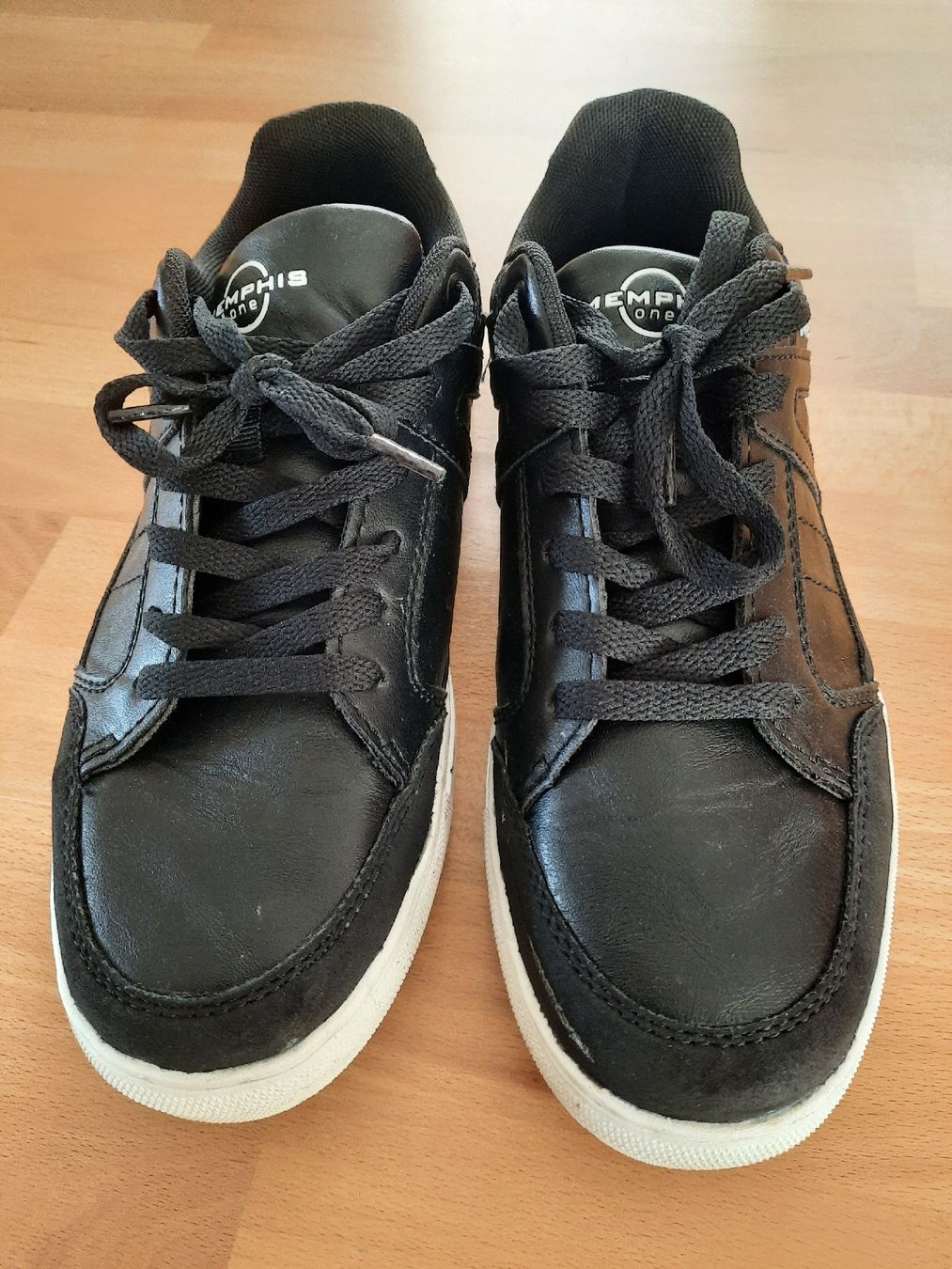 Scarpe per ragazzi: schwarze  Sneaker, Grösse 40, Schwarz, – Usato da Jonschwil venduto da sonja8472 1