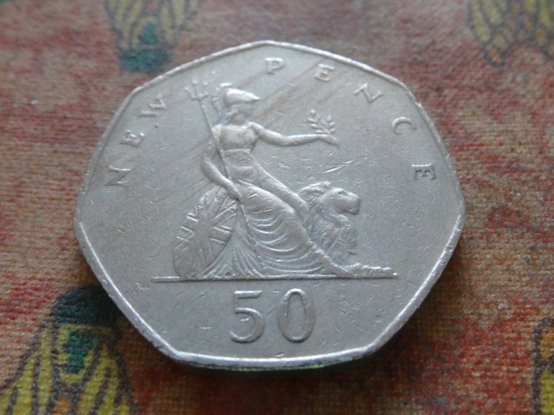 Alle Münzen: ROYAUME-UNI  50 Pence  1981 – Gebraucht aus Romanel-sur-Lausanne von Swift13 1