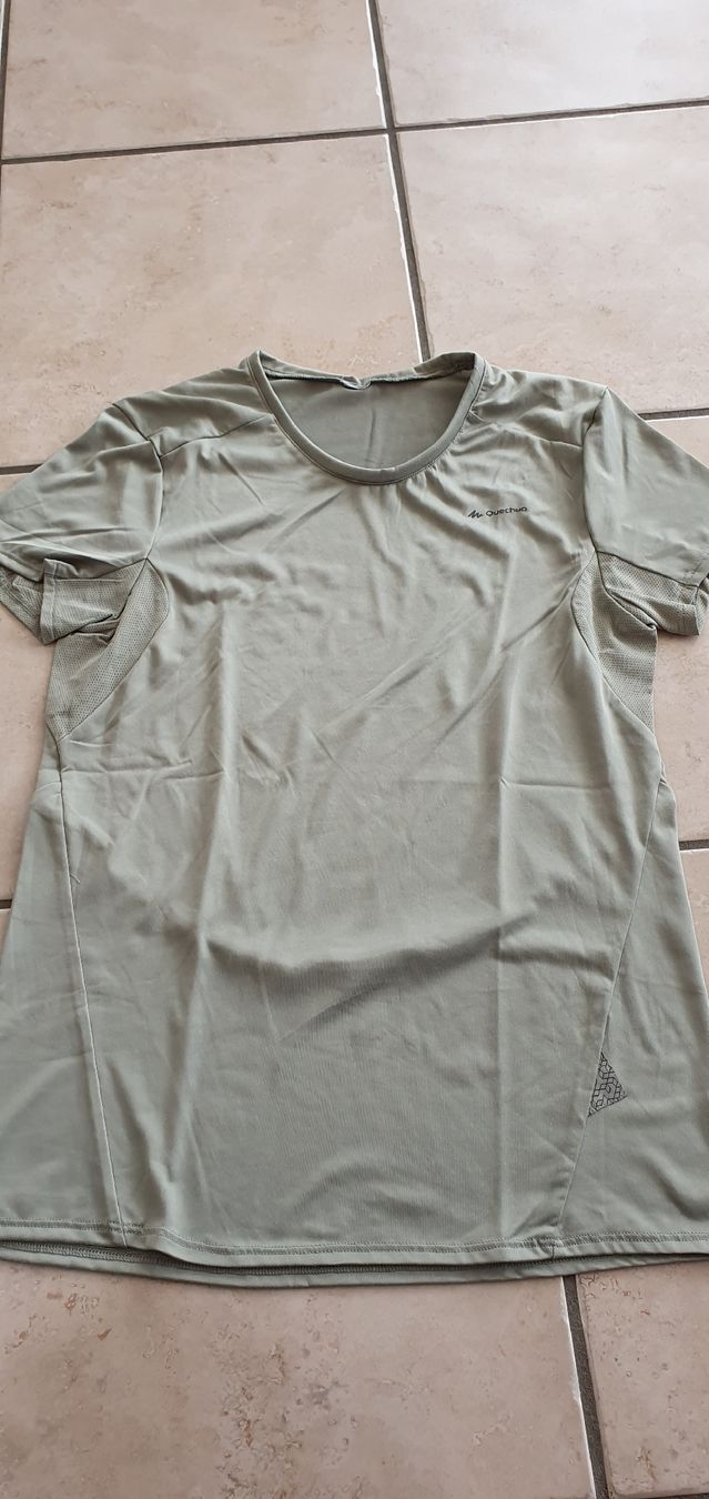 T-Shirts: Lot de 2 t-shirt Quechua S – Gebraucht aus Moutier von mar_7nrw 1