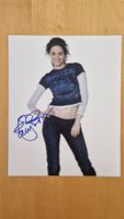 Emmy Rossum, Original Autogramm auf Grossfoto in Farbe