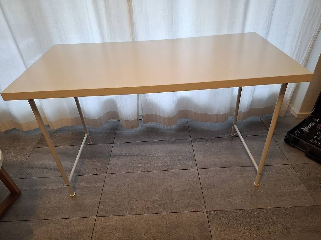 Scrivanie: Scrivania 120x60 – Usato da Canobbio venduto da pelli1989