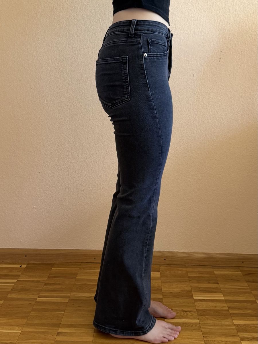 H&M Jeans: H&M DIVIDED SLIM FLARE JEANS – Gebraucht aus Puplinge von yav_9r9f 2