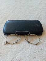 Lorgnettes anciennes avec étui, accessoire vintage.