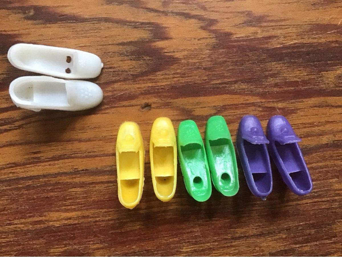 Bambole: 3 Paare + 2 single Schuhe Barbie oder ähnliche – Usato da Allschwil venduto da rah_8bfj