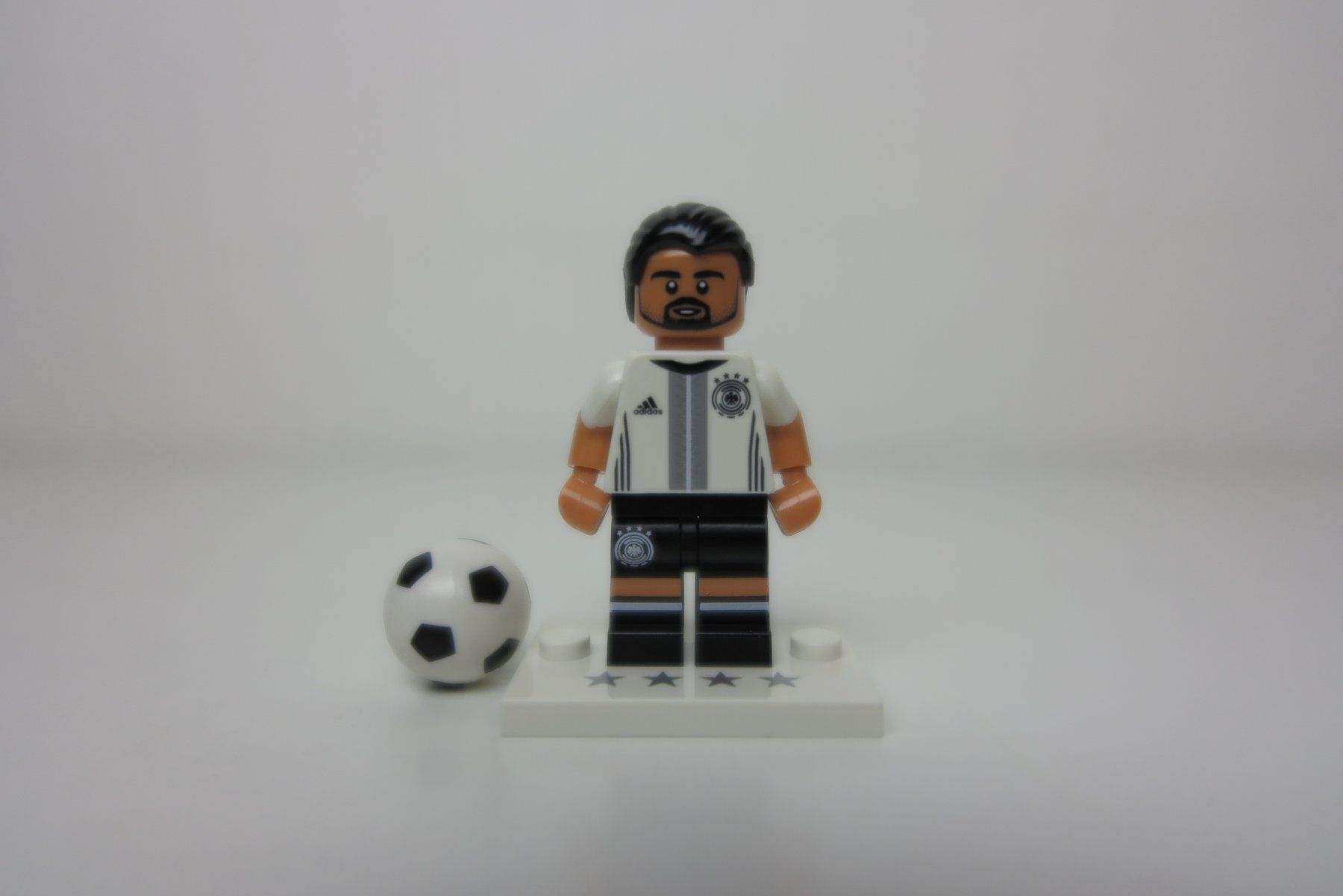 Lego Spielzeuge: LEGO Minifigur CMF DFB Sami Khedira – Neu (gemäss Beschreibung) aus Ostermundigen von RG-Collector