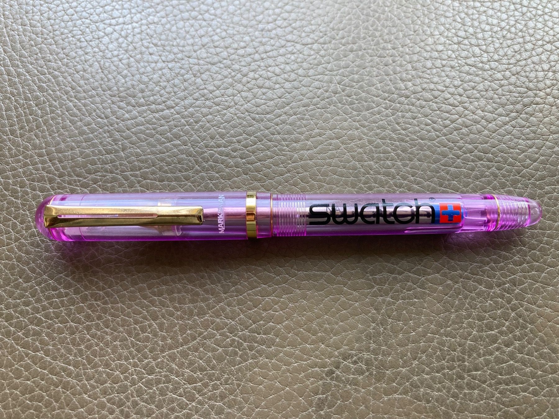 Stifte & Marker: Swatch Marksman Kugelschreiber , body transparent pink – Gebraucht aus Salenstein von Esprit57