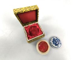 Asiatische Siegelpaste / Stempelfarbe in Porzellan