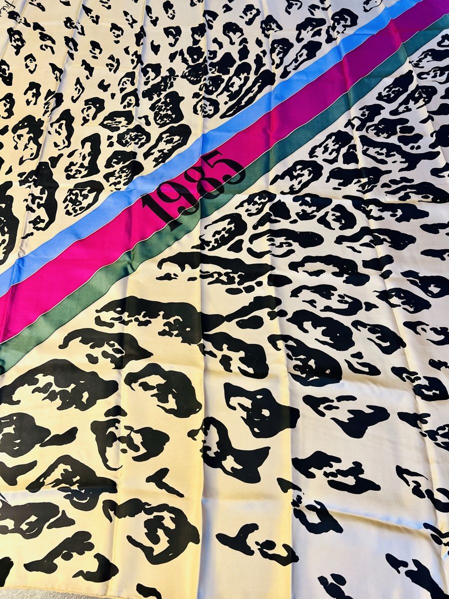 Dior Foulards, Tücher & Schals: Christian DIOR par Frédéric CASTET designer léopard – Neu (gemäss Beschreibung) aus Nyon von stylevintage79 2