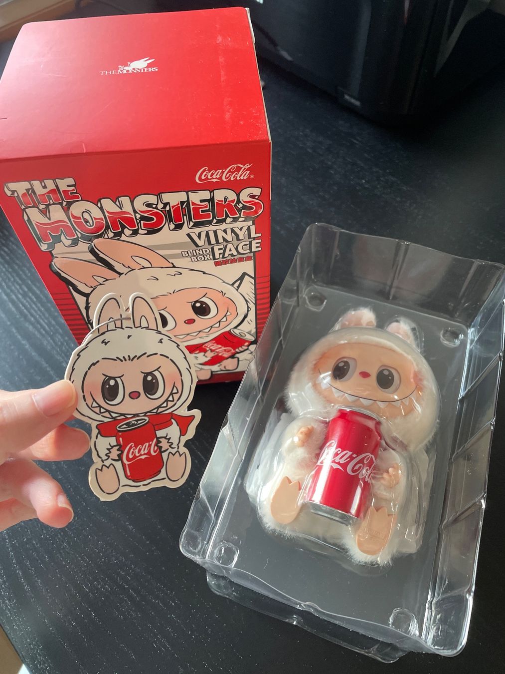 Pop Mart Statuette: Pop Mart Labubu V3 Coca Cola Edition - Happy Factor – Nuovo e nell'imballaggio originale da Glattbrugg venduto da arttoy.land