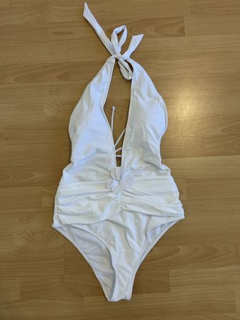 Schicker weisser Badeanzug mit Blumenapplikation – Gr L