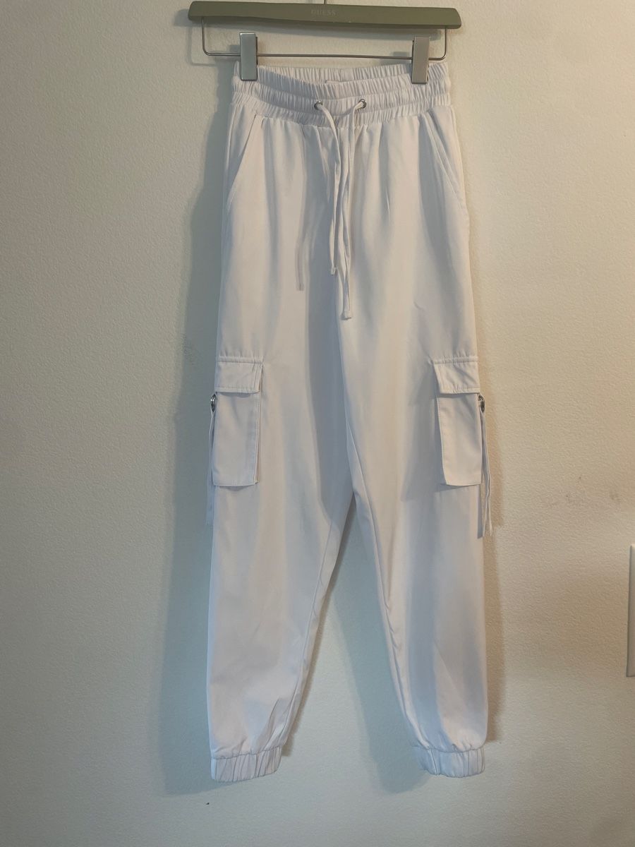 Pantaloni: Weisse Cargohose FB Sister Grösse XXS – Usato da Winterthur venduto da Lili3435
