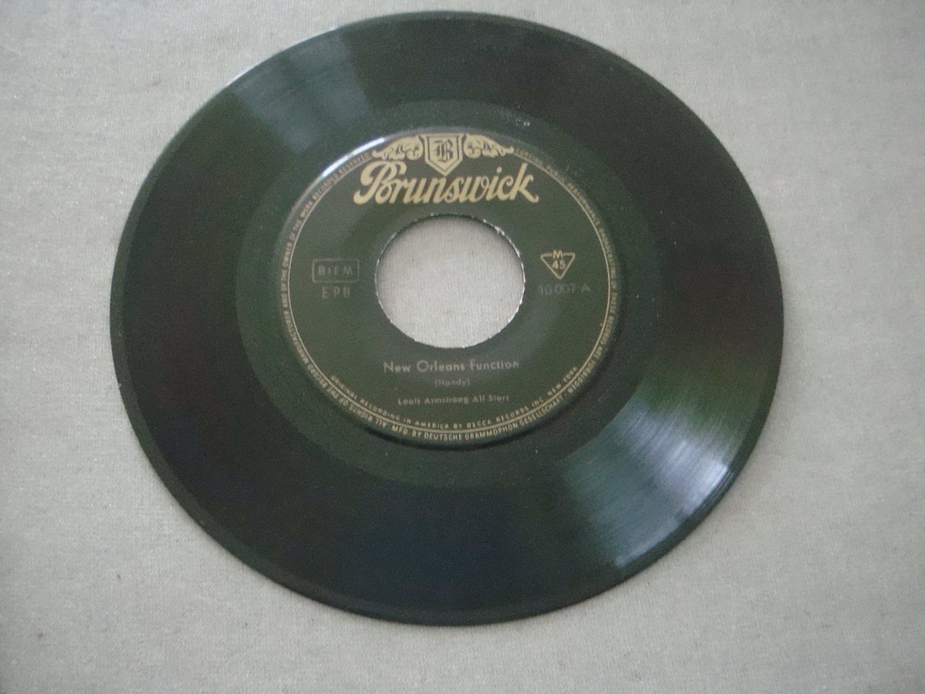 Dischi in vinile: Louis Armstrong - New Orleans Function - BRUNSWICK 7" Vinyl – Usato da Neuenegg venduto da flohcante 2