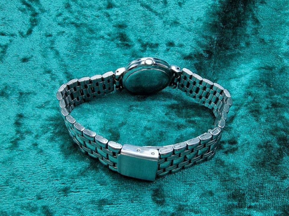 Orologi: gebrauchte URECH Quartz Damen Armbanduhr – Usato da Bassersdorf venduto da antik_leo 4