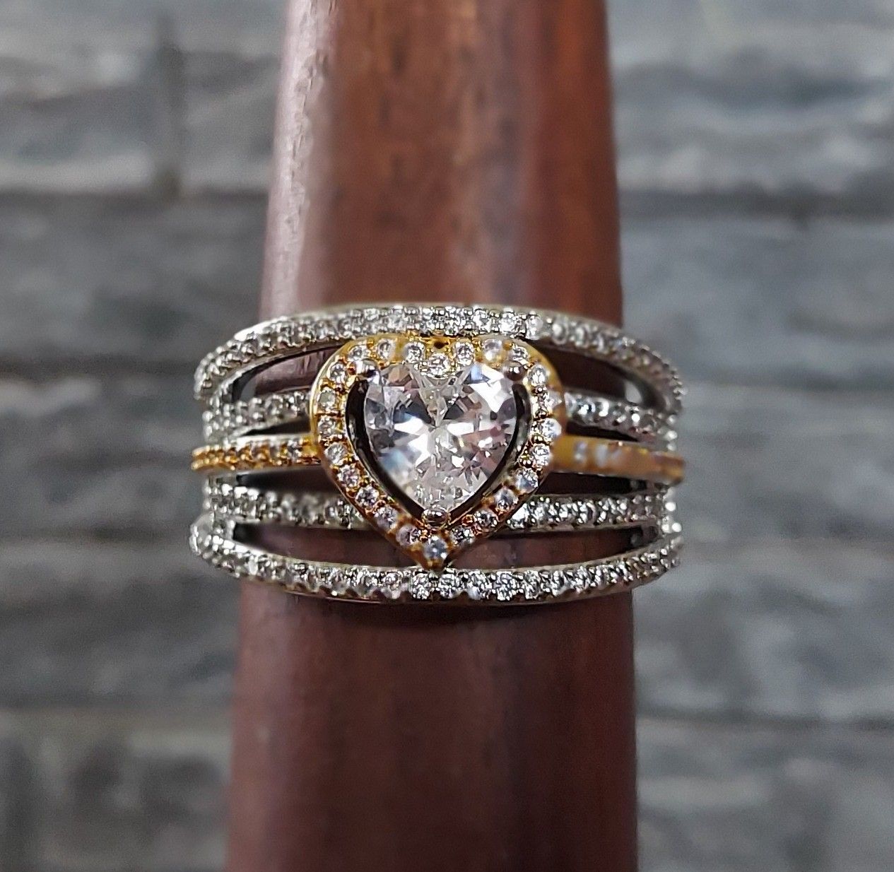 Anelli: Ring versilbert, mit grossem Zirkonia-Herz – Nuovo (secondo la descrizione) da Ettenhausen TG venduto da CH2300 2