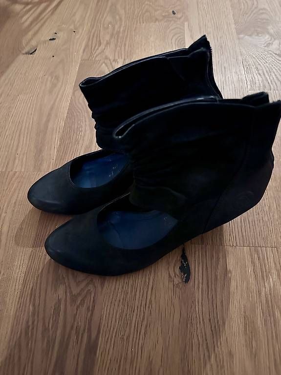 Scarpe da donna: Pumps schwarz Wildleder Grösse 40  – Usato da Zürich venduto da kat_tl7x