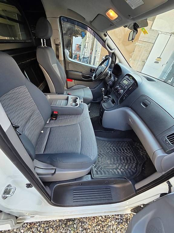 Hyundai Veicoli commerciali: Hyundai H-1 CARGO 2.5l CRDI Ab MFK – Usato da Hüntwangen venduto da Butch23 9
