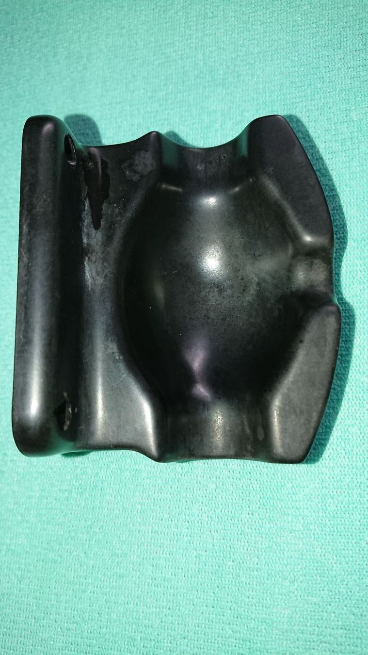 Portacenere: Cendrier en plastique – Usato da Cortaillod venduto da signep 8