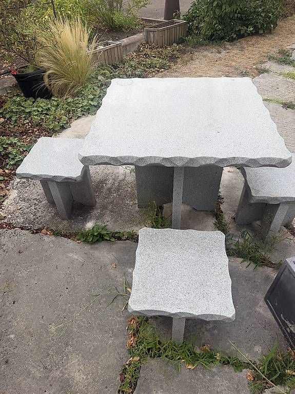 Set di tavolo e panche: Granit Tisch mit 4 Stühlen – Usato da Therwil venduto da massimo_gino