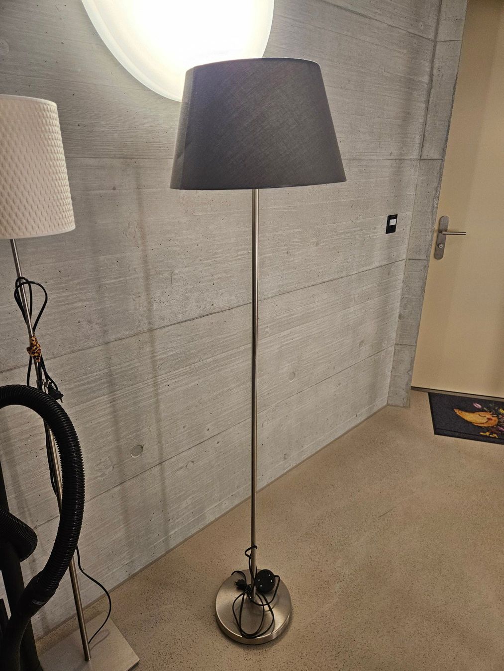 Micasa Lampade: Stehlampe mit austauschbarem Lampenschirm – Usato da Uster venduto da sim_g6sb
