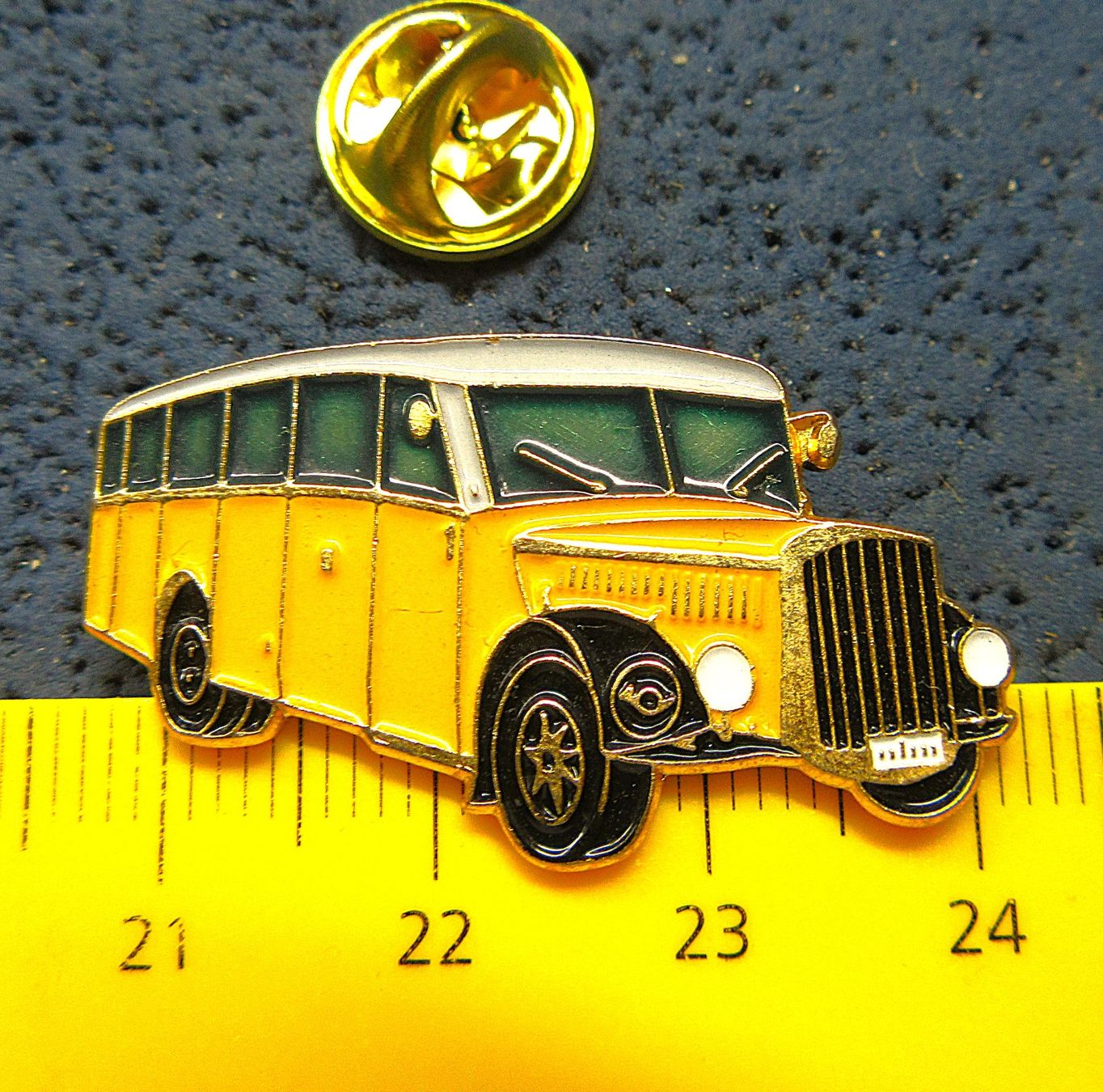 Saurer Plaketten & Abzeichen: POSTAUTO SCHNAUTZER OLDTIMER PTT PIN – Gebraucht aus Ettingen von Hausi4711
