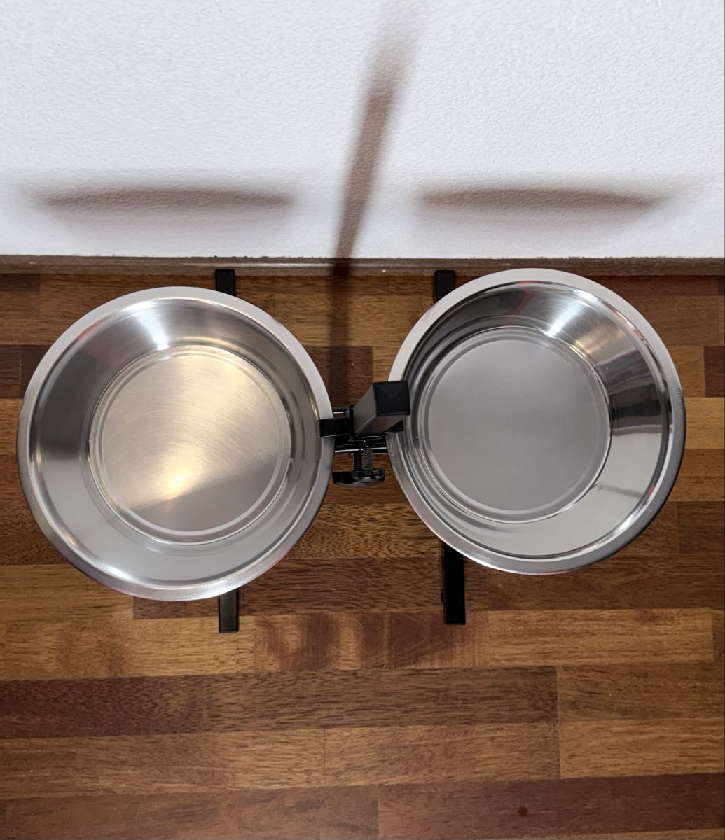 Schalen: Support avec double gamelles réglable acier inoxydable – Gebraucht aus Givisiez von krl_8f2w 1