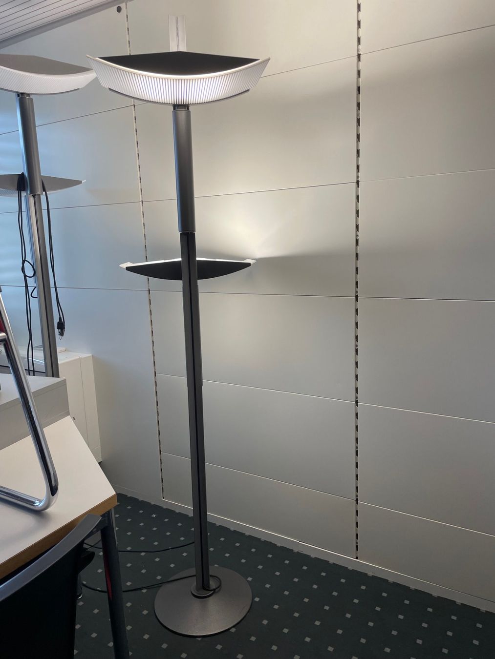 Lampade: 1 Büro - Stehlampe  Metall/Grau – Usato da Frenkendorf venduto da pivot02 1