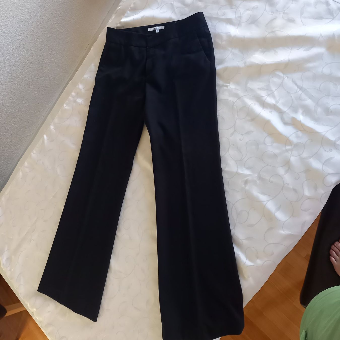 Zara Pantaloni: schwarze Bundfaltenhose von Zara Basic Gr.42 – Usato da Brüttisellen venduto da kikaninchen79