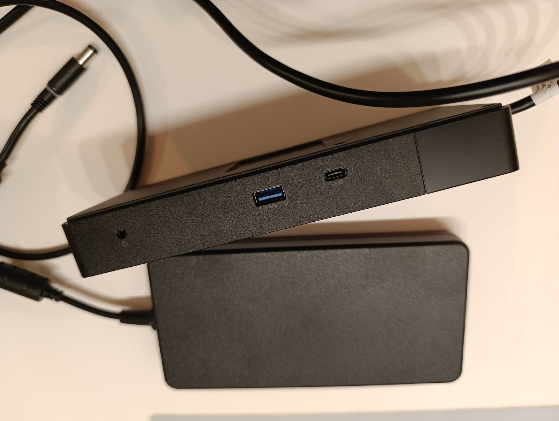 Dell Docking station: Dell Universal Docking station K20A – Usato da Aubonne venduto da jpiteira 1