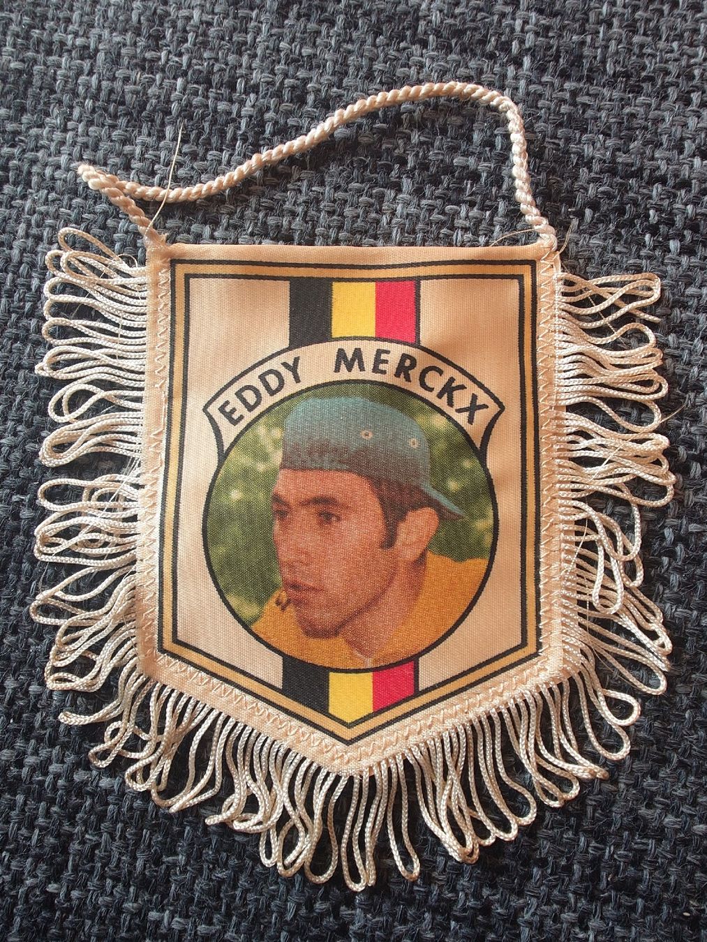 Toppe: Fanion Eddy Merckx Vintage Cyclisme – Usato da Genève venduto da arnoo