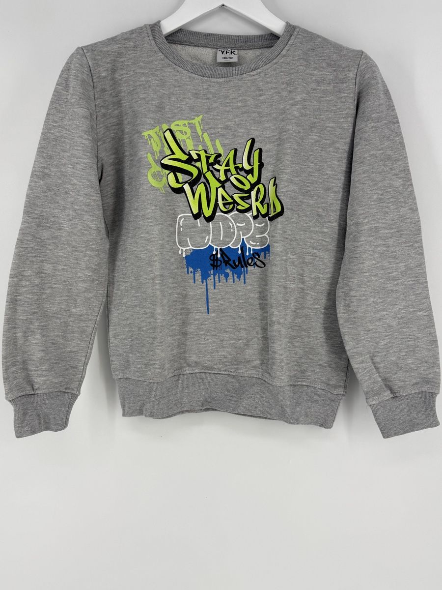 Pulls et sweat-shirts: Pullover Gr. 146/152 von YFK  – D'occasion à Auenstein par moin.