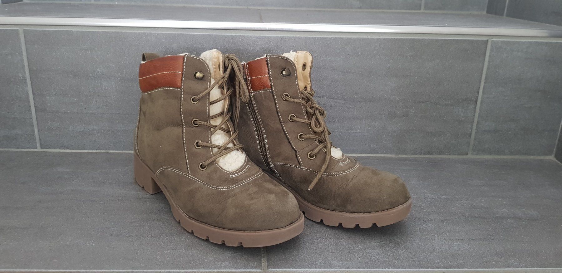 Scarpe per ragazze: Winterschuhe grün gr.36 – Usato da Mezzovico venduto da maemy
