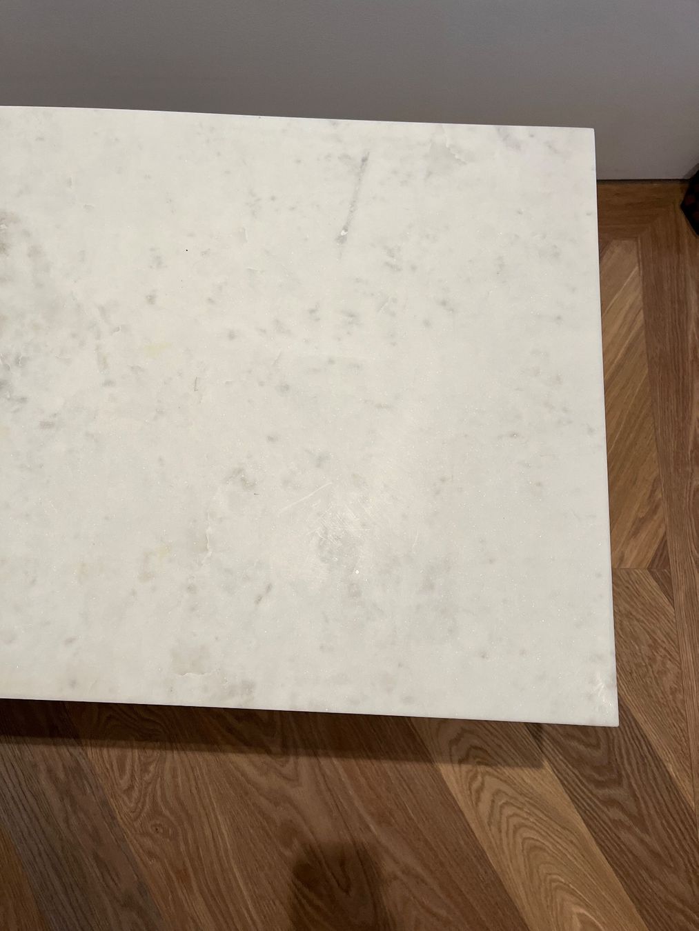 Westwing Tavoli: Schöner Marmor-Couchtisch mit Goldrahmen – Usato da Zug venduto da jes_fj6w 2