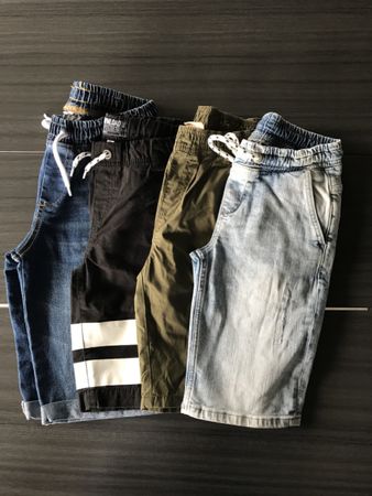 4 Pantaloncini corti bambini 134/140/146/152.