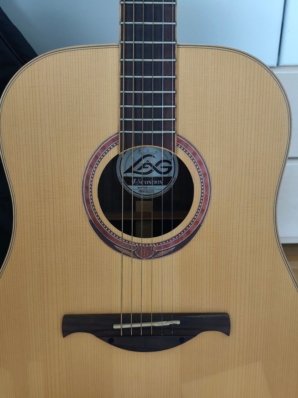 Strumenti musicali: LAG - 4 Seasons Winter 4S400D – Usato da Les Avanchets venduto da Jackjack 1