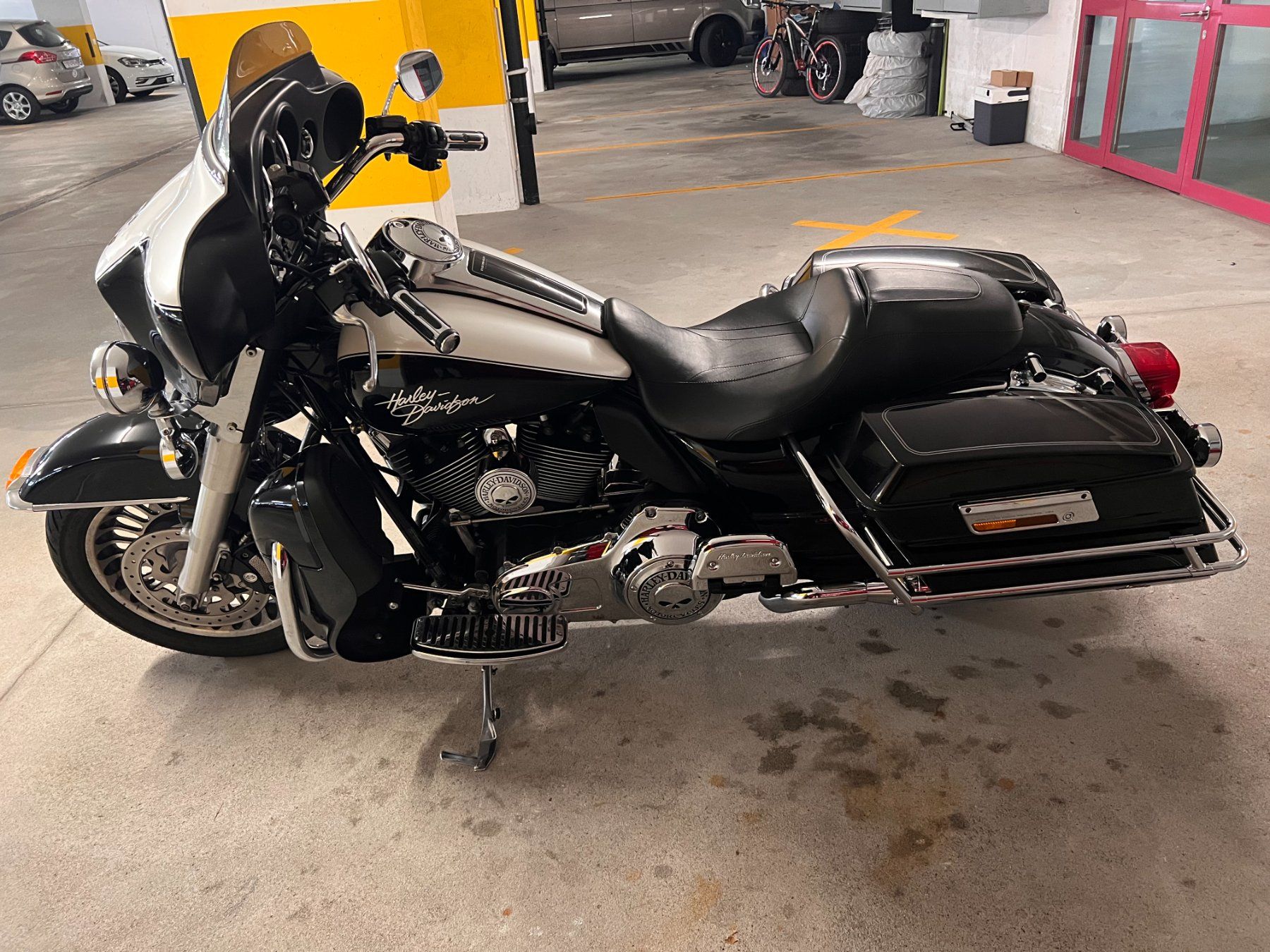 Harley-Davidson Touring: Harley Davidson E-Glide Classic – D'occasion à Arth par mar_w7mr 2