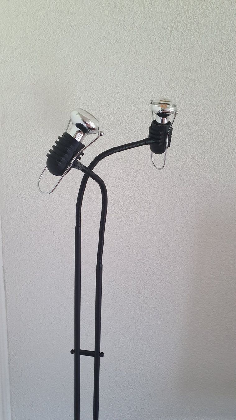 Lampen: Stehlampe mit 2 flexiblen Spot Leuchten – Gebraucht aus Giswil von online-Brockenhaus 2
