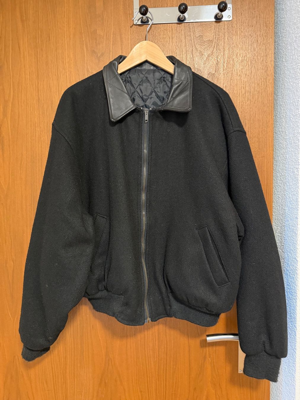 Giacche: Vintage Jurassic Park Varsity Jacke – Usato da Kloten venduto da Sadushk 1