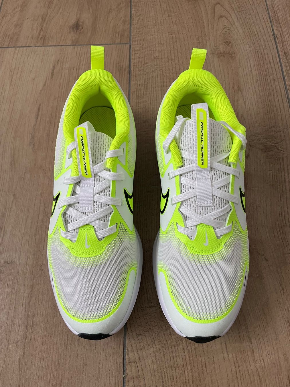 Nike Scarpe per ragazzi: Nike Cosmic Runner Gr. 35.5 NEU – Nuovo e nell'imballaggio originale da Waltenschwil venduto da hansnine 1