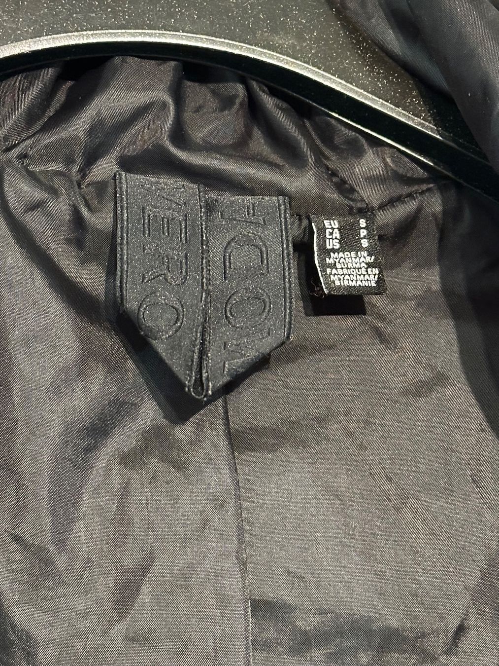 Vero Moda Mäntel: VERO MODA BLACK DOWN COAT – Gebraucht aus Lauterbrunnen von zepa 2