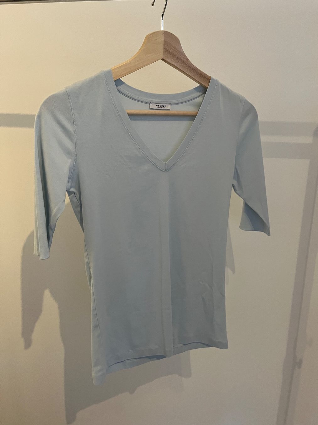 Globus T-shirt: T-Shirt bleu, Globus – Usato da Savagnier venduto da taianab