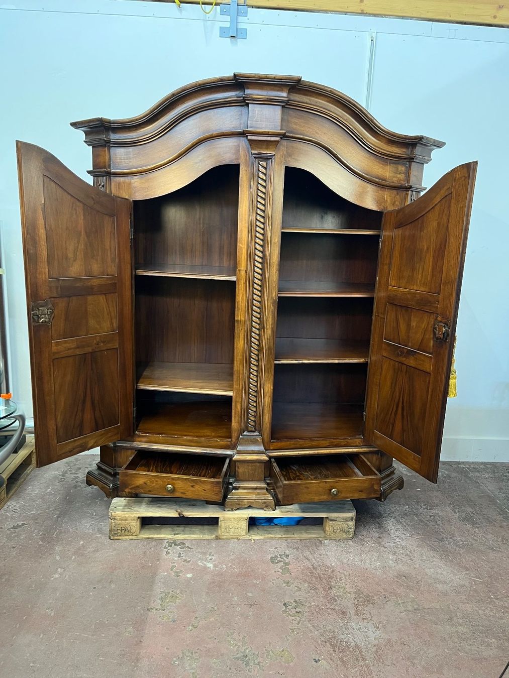 Armadi: Barockschrank – Usato da Luzern venduto da CAZS_Luzern 1