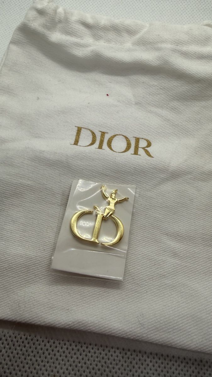 Tutte le decorazioni: Dior CD Charm 5cm x 3cm with dust bag – Nuovo (secondo la descrizione) da Chur venduto da fsc.7wcp