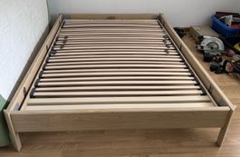 Bettgestell mit Lattenrost