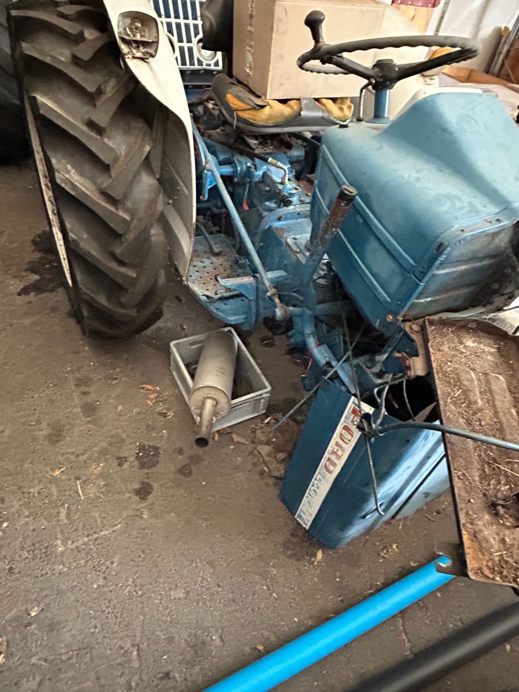 Ford Trattori: Traktor Ford 2000 ohne Motor - Ersatzteilträger – Difettoso da Thalheim AG venduto da Wernli5112 6