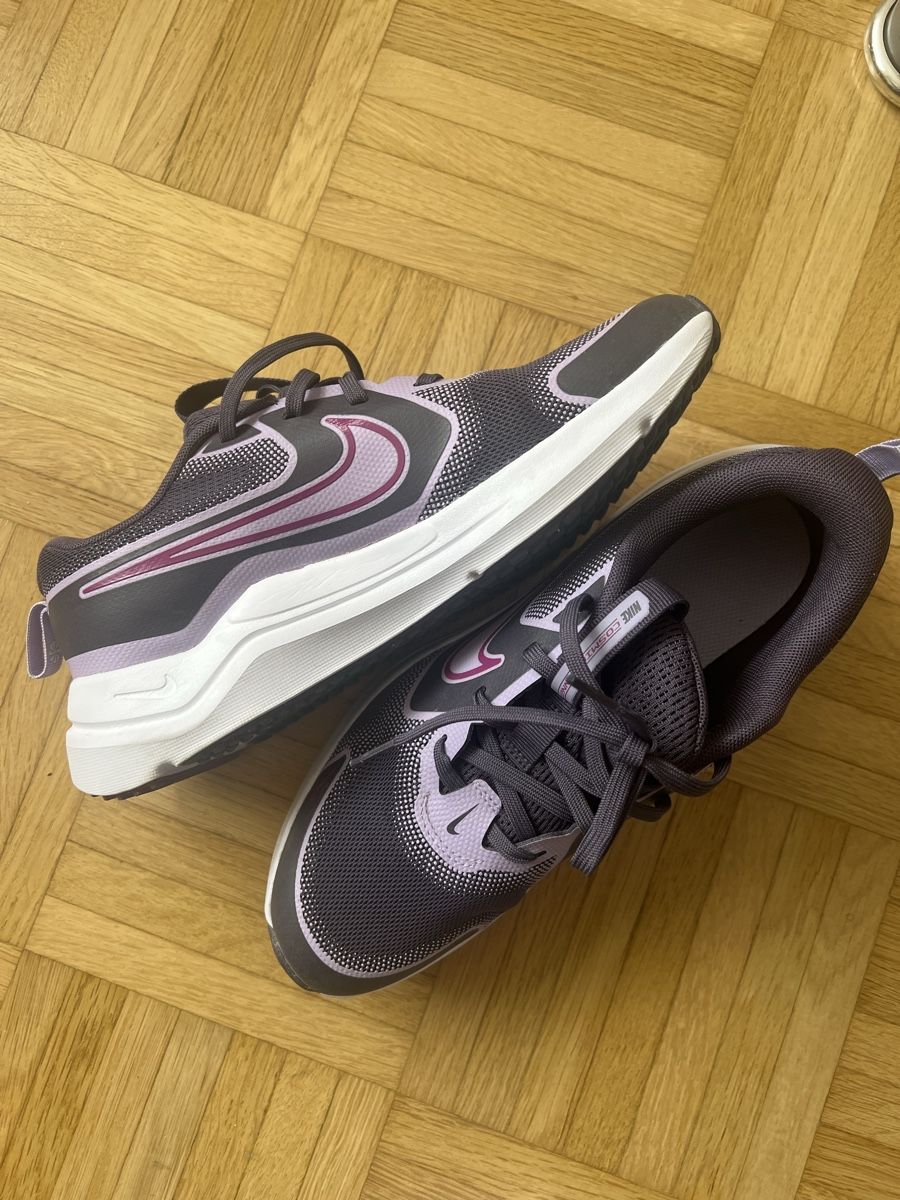 Nike Damenschuhe: Nike Damen Laufschuhe lila/grau – Neu und originalverpackt aus Oftringen von natibjk 1