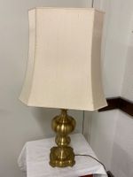 ELEGANTE TISCHLAMPE AUS MESSING