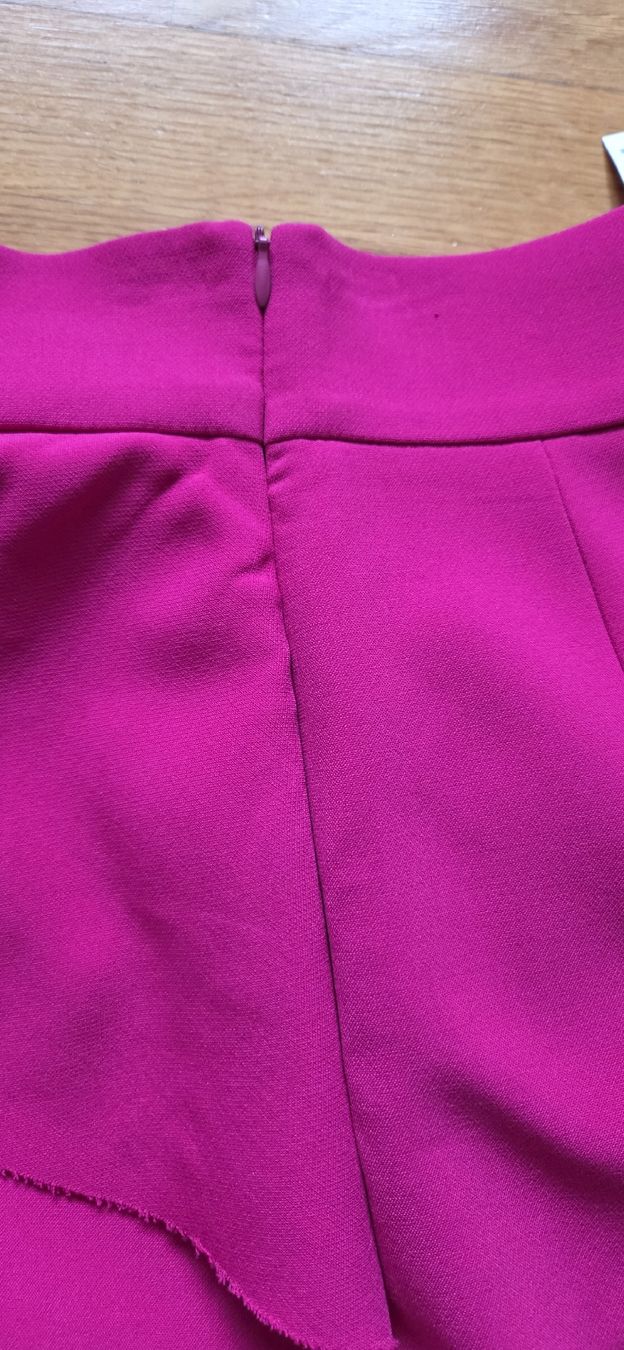 Zara Gonne: Zara Jupe fuchsia M – Nuovo (secondo la descrizione) da Horgen venduto da aiac0 2