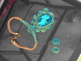 Handgemachtes Schmuckset mit Türkis-Stein und Ohrringen